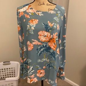 🚨Donating 8/30, if not sold🚨Ann Taylor Blouse